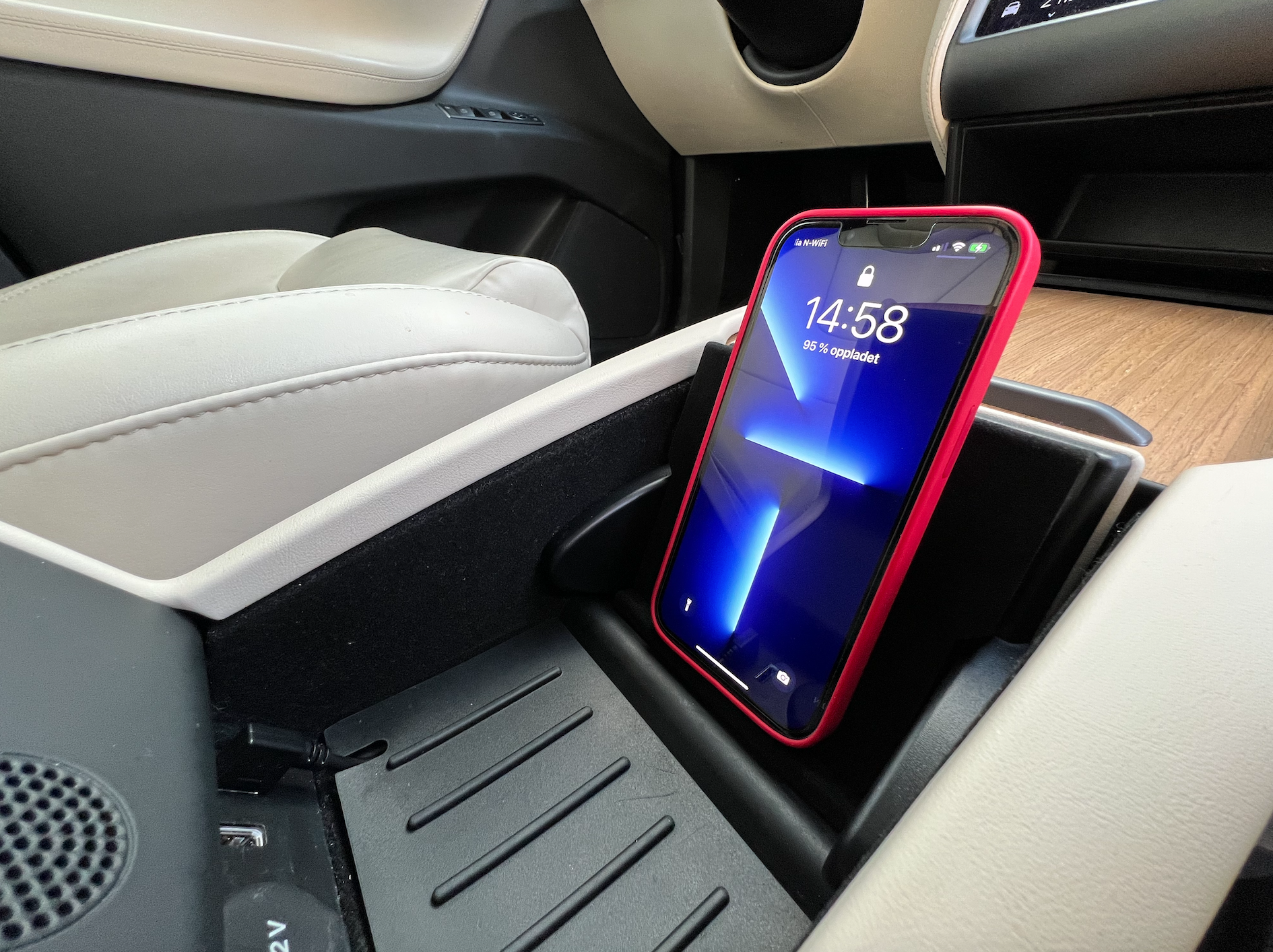Tesla wireless phone charger V2 for Model S X